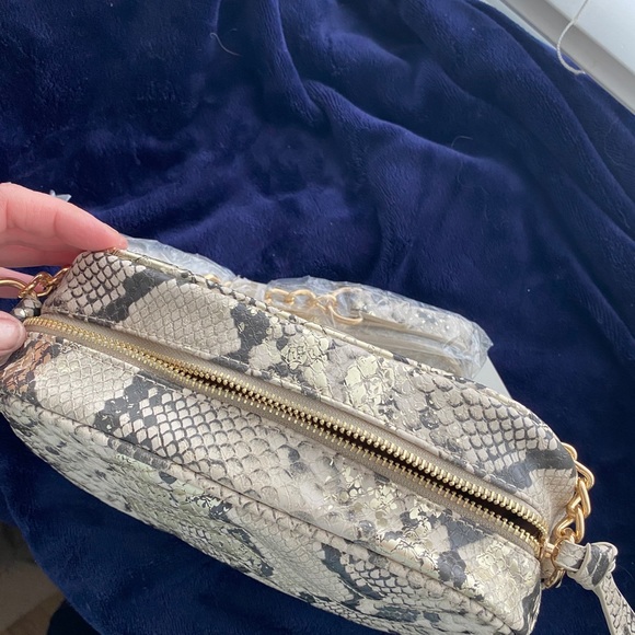 Python print Camera style bag with strap - Picture 4 of 8